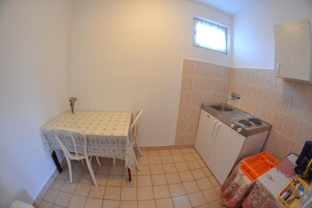 Apartment Beg Раб Экстерьер фото